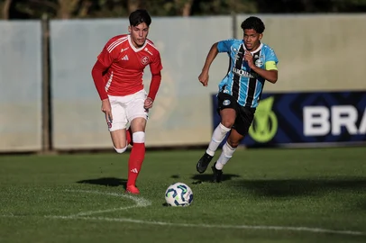 ELDORADO DO SUL, RS, BRASIL, 10-06-2025: Clássico Gre-Nal sub-17 válido pelo Brasileirão da categoria é disputado no CT Hélio Dourado, em Eldorado do Sul. Foto: Duda Fortes/Agência RBSIndexador: DF<!-- NICAID(16056714) -->