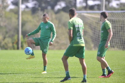 CAXIAS DO SUL, RS, BRASIL, 10/08/2023. Treino do Juventude no Centro de Formação de Atletas e Cidadãos (Cfac). A equipe disputa a série B do Campeonato Brasileiro. (Neimar De Cesero/Agência RBS)<!-- NICAID(15506710) -->