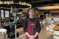 Temporada de Natal aumenta oportunidades de emprego em Gramado. na foto, barista Fabrício Abadie<!-- NICAID(16128196) -->