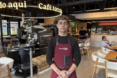 Temporada de Natal aumenta oportunidades de emprego em Gramado. na foto, barista Fabrício Abadie<!-- NICAID(16128196) -->