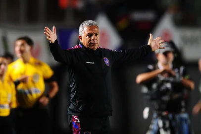 CAXIAS DO SUL, RS, BRASIL, 01/02/2025. Caxias x Juventude, clássico Ca-Ju de número 289. A disputa comemora 90 anos e foi chamada de Clássico da Paz pelos presidentes dos clubes. Jogo é valido pela quarta rodada do Campeonato Gaúcho 2025 (Gauchão SuperBet) e realizado no estádio Centenário. (Porthus Junior/Agência RBS)Indexador:                                 <!-- NICAID(15967221) -->