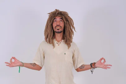 O humorista Rafael Ritta, natural de Caxias do Sul. No release, tem um pouco da história dele. Ele tem o personagem Alex Ahã que está estourado no Paraná, onde ele faz show mensalmente, por aqui no Estado, onde ele também faz apresentações periódicas, e em Santa Catarina...<!-- NICAID(15333346) -->