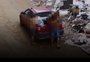 VÍDEO: armadilhas fotográficas voltam a flagrar descarte irregular de lixo em Caxias do Sul