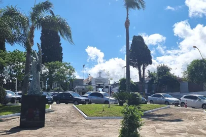 Por meio do programa de Adoção de Praças e Canteiros da Secretaria Municipal do Meio Ambiente (SEMMA) de Caxias do Sul, o Largo Fábio Formolo foi revitalizado após ser adotado pela iniciativa privada. No total pouco mais de 32 mil reais foram investidos, a empresa adotante foi o Grupo L. Formolo.<!-- NICAID(15604239) -->