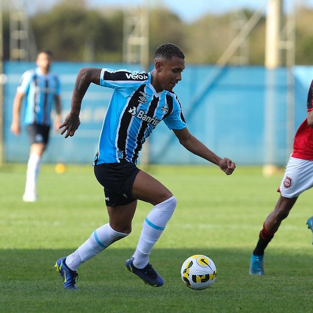 Grêmio empresta atacante Wesley Pombo para o Caxias - Lance!