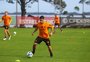 Com dúvidas no meio e poucas mudanças, Coudet define Inter para jogo contra o Botafogo
