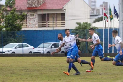 Caxias enfrentou o Próspera pela Série D. Na foto, meia Diogo Sodré<!-- NICAID(15109885) -->