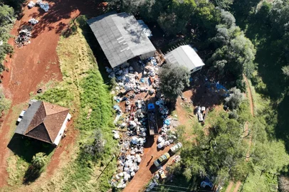 Empresa de reciclagem irregular é flagrada com risco ambiental em Marau<!-- NICAID(16285697) -->