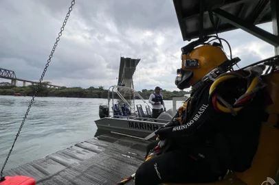 Após 16 dias de buscas, a força-tarefa que atua no resgate das vítimas do desabamento da Ponte Juscelino Kubitschek de Oliveira será suspensa na quarta-feira (8), informou a Marinha do Brasil, por meio de comunicado nesta terça (7).<!-- NICAID(15948985) -->