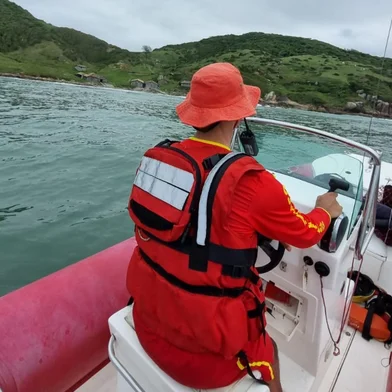 Buscas pelo policial militar que atua em Farroupilha desaparecido na Praia do Rosa <!-- NICAID(15897574) -->