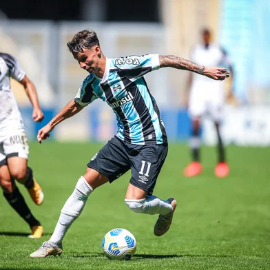 Gremio x CearaRS - FUTEBOL/CAMPEONATO BRASILEIRO 2021 /GREMIO X CEARA- ESPORTES - Lance da partida entre Gremio e Ceara disputada na manha deste domingo, na Arena do Gremio, em partida valida pela Campeonato Brasileiro 2021. FOTO: LUCAS UEBEL/GREMIO FBPAEditoria: SPOLocal: Porto AlegreIndexador: Lucas UebelSecao: futebolFonte: Gremio.netFotógrafo: Gremio x Ceara<!-- NICAID(14887561) -->