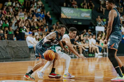 Caxias Basquete visitou o Bauru no NBB 16.<!-- NICAID(15606074) -->