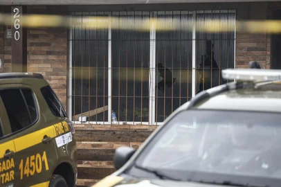 TRAMANDAÍ, RS, BRASIL - 2025.02.26 - Local onde menina foi sequestrada, abusada e mantida em cativeiro em Tramandaí. Polícia está no estabelecimento depois que populares reagiram à prisão agredindo e matando suspeito de cometer os crimes. (Foto: André Ávila/ Agência RBS)Indexador: Andre Avila<!-- NICAID(15984558) -->