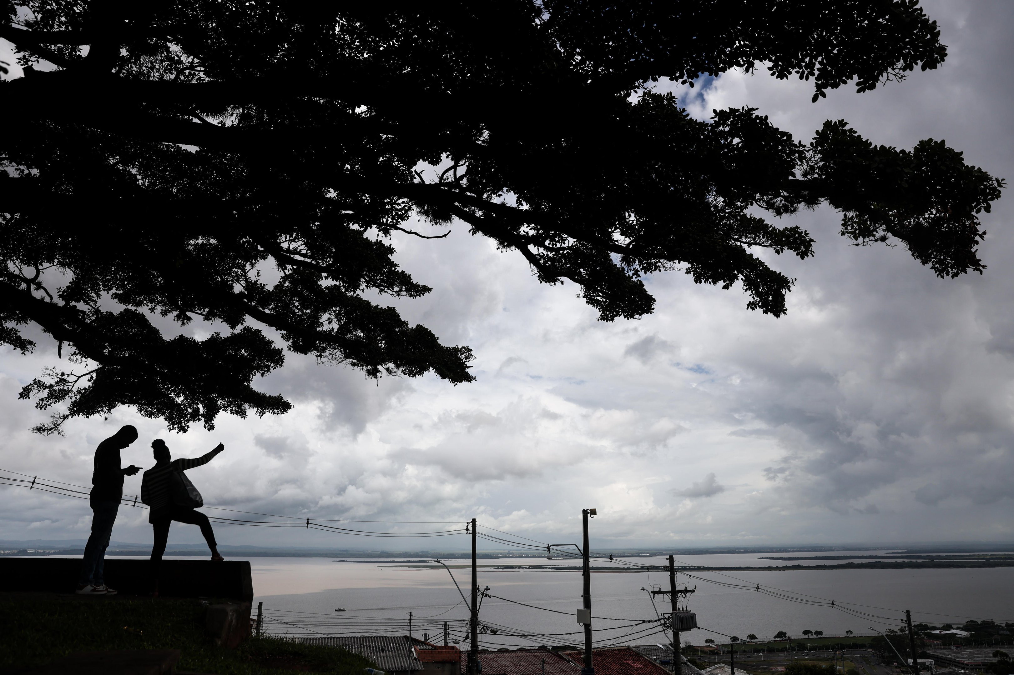 De quase 40&ordm;C a chance de temporais: tempo come&ccedil;a a virar no RS nesta sexta-feira