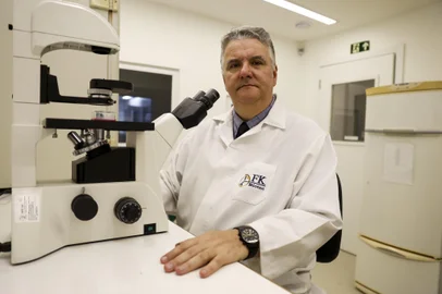 PORTO ALEGRE, RS, BRASIL, 27.11.2024: Retrato do médico Fernando Thomé Kreutz. Foto: Camila Hermes/Agencia RBS<!-- NICAID(15923284) -->