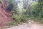 Estrada Municipal José Casal, no interior de Caxias, está bloqueada por queda de barreira<!-- NICAID(15611613) -->