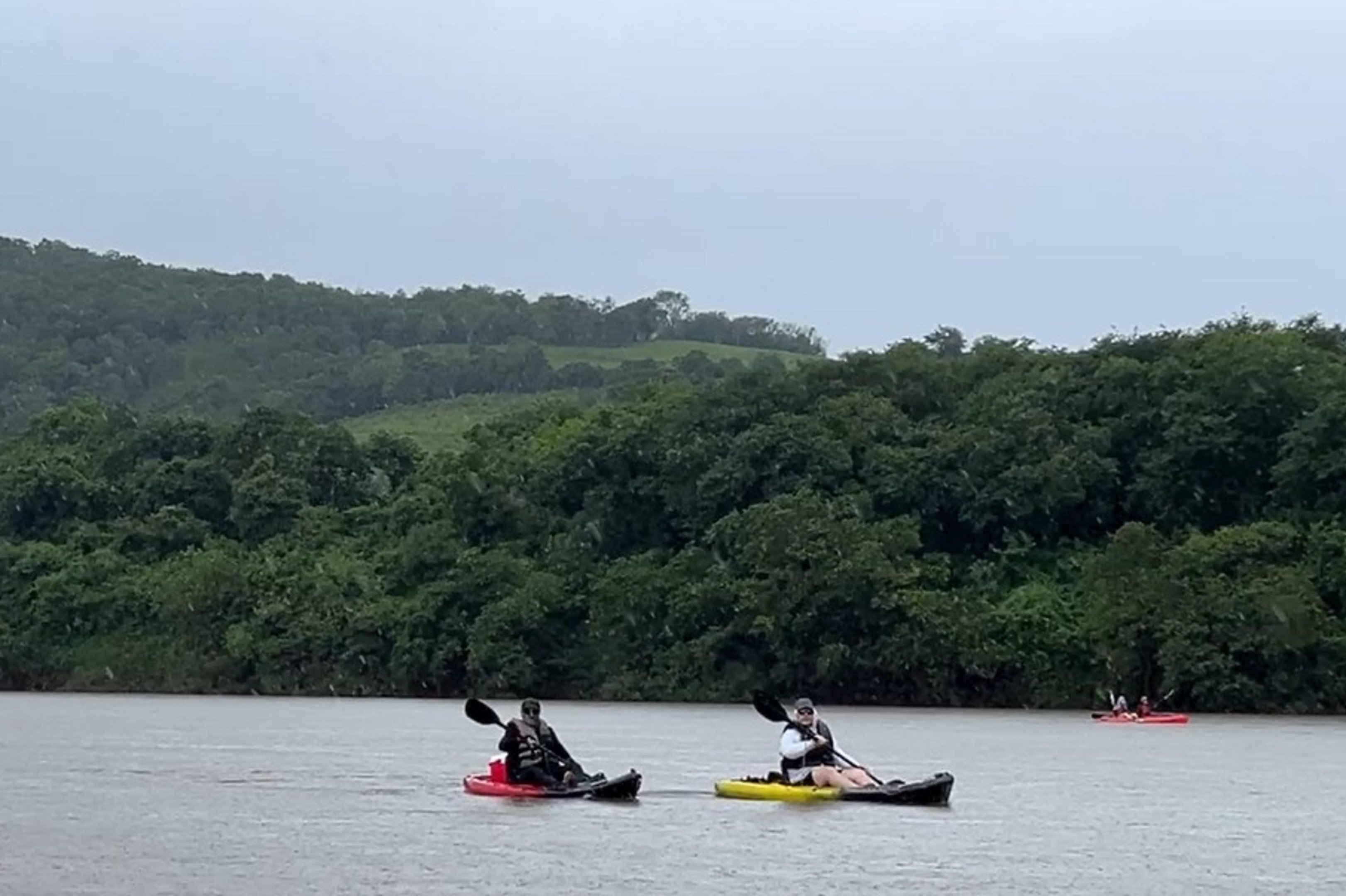 Travessia de caiaques re&uacute;ne 150 remadores de tr&ecirc;s pa&iacute;ses no Rio Uruguai