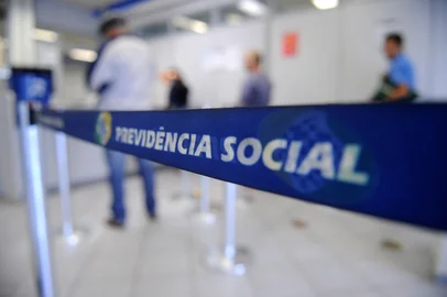 CAXIAS DO SUL, RS, BRASIL, 27/01/2017. Sala de espera da agência do INSS, para ilustrar matéria sobre o aumento do número de pedidos de aposentadoria. (Diogo Sallaberry/Agência RBS)<!-- NICAID(12700164) -->