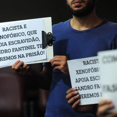 CAXIAS DO SUL, RS, BRASIL, 02/03/2023. Aceito por unanimidade pedido para dar início ao processo de cassação do vereador caxiense Sandro Fantinel. (Bruno Todeschini/Agência RBS)Indexador: BTK<!-- NICAID(15364374) -->
