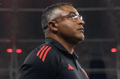 Porto Alegre, RS, Brasil, 16-04-2025: Pré-jogo Internacional x Palmeiras pela quarta rodada do Campeonato Brasileiro Série A 2025. Técnico , Roger Machado.  Foto: Duda Fortes / Agência RBSIndexador: Andre Avila<!-- NICAID(16018586) -->