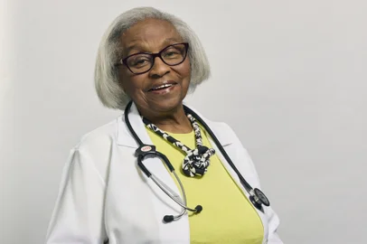 Isabel Constância dos Santos, primeira médica pediatra negra formada no RS.<!-- NICAID(15916270) -->