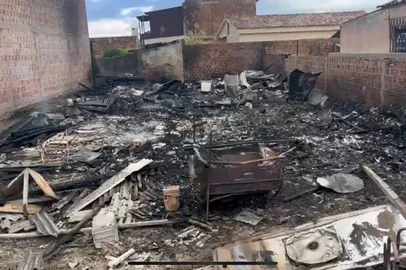 Duas casas são destruídas por fogo em Rio Grande