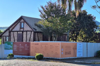 Marco da colonização alemã em Dois Irmãos, no Vale do Sinos, a Casa Kieling está fechada para restauro. O prédio preservado é uma relíquia da década de 1860. O Museu Histórico Municipal de Dois Irmãos está no local desde 1989. <!-- NICAID(16053096) -->