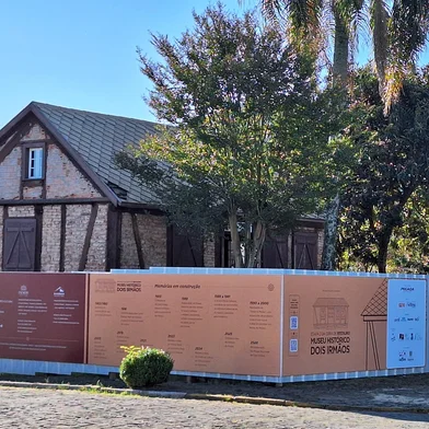 Marco da colonização alemã em Dois Irmãos, no Vale do Sinos, a Casa Kieling está fechada para restauro. O prédio preservado é uma relíquia da década de 1860. O Museu Histórico Municipal de Dois Irmãos está no local desde 1989. <!-- NICAID(16053096) -->