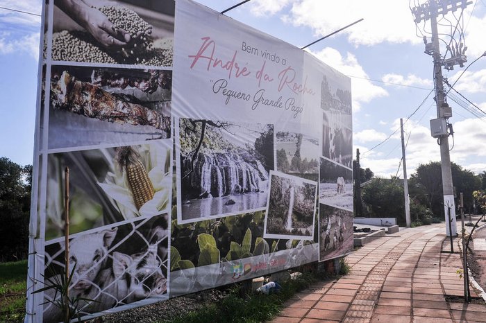 Entrada de André da Rocha tem outdoor que chama atenção para belezas naturais