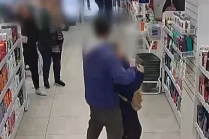 Homem faz criança refém em farmácia no centro de Porto Alegre
