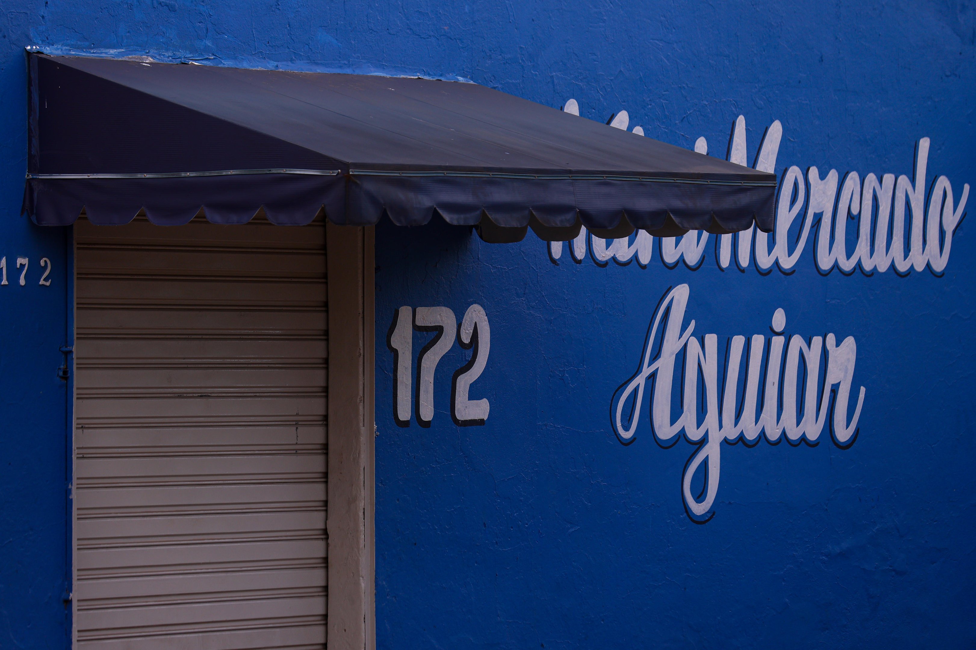 Parentes recebem autoriza&ccedil;&atilde;o da Justi&ccedil;a para entrar em minimercado e casas da fam&iacute;lia Aguiar, em Cachoeirinha