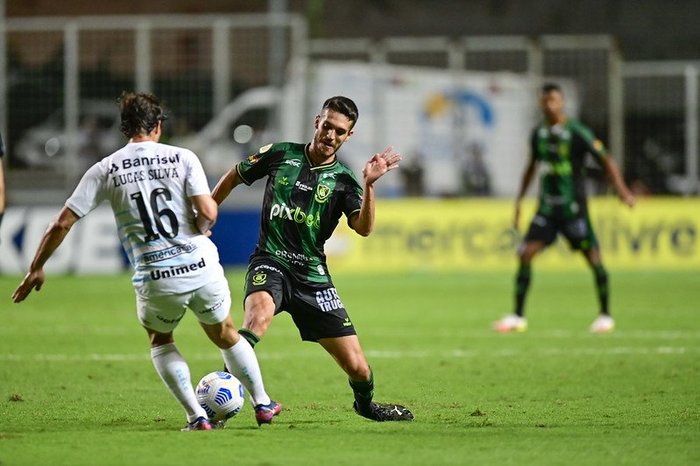 Grêmio leva 3 a 1 do América-MG e fica em situação ainda mais complicada no Brasileirão