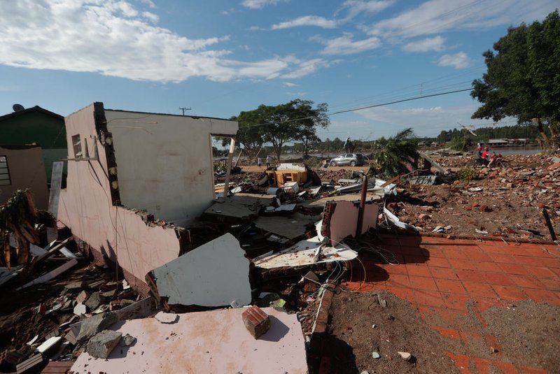 Cruzeiro do Sul, RS, Brasil - 05/05/2024 -  Cidade também foi invadida pelas águas do rio Taquari e população tenta realizar limpeza de suas ruas e casas. FOTO: JONATHAN HECKLER, AGÊNCIA RBS<!-- NICAID(15754961) -->