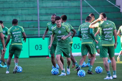 CAXIAS DO SUL, RS, BRASIL, 01/08/2023. Treino do Juventude no estádio Alfredo Jaconi. Zagueiro Danilo Boza (Neimar De Cesero/Agência RBS)Indexador: NEIMAR DE CESERO<!-- NICAID(15498063) -->