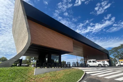 Fundaparque, em Bento Gonçalves, inaugura novo pórtico de R$ 3 milhões nesta terça-feira. Complexo de 58 mil metros sedia eventos como a Fimma Brasil, a ExpoBento e Fenavinho, e a Movelsul.<!-- NICAID(16259595) -->