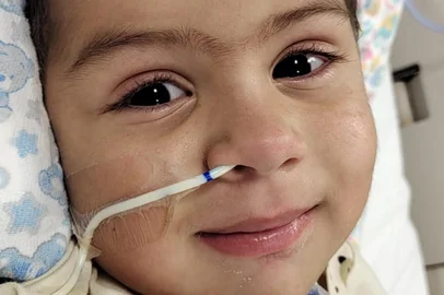 Menino Joaquim Gonçalves da Silva, de dois anos, está internado desde acidente ocorrido em 29 de outubro na RS-239. Ela teve lesões na coluna e na medula espinhal.<!-- NICAID(15933165) -->