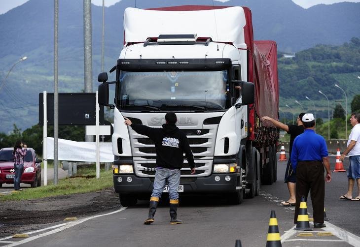 Brasil tem defesa contra crise do petr&oacute;leo, mas gan&acirc;ncia e politiza&ccedil;&atilde;o amea&ccedil;am escudo