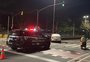 Homem morre após bater carro em mureta em Porto Alegre