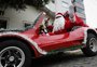 De vida nova após transplante de rim, Papai Noel percorre bairros de Caxias do Sul a bordo de um buggy 