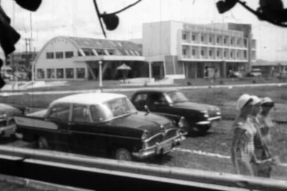 Print de vídeo da Leopoldis-Som em 1968. Hotel Atlântida ao fundo.<!-- NICAID(15644084) -->