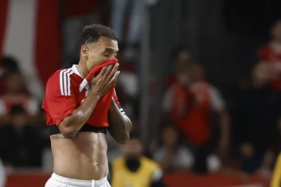 PORTO ALEGRE, RS, BRASIL, 24-11-2025: Internacional vs Santos, pelo Campeonato Brasileiro Série A 2025, no Beira-Rio. Na foto, o jogador do Inter, Alan Patrick.  Foto: Jeff Botega/Agência RBSIndexador: jeff botega<!-- NICAID(16173831) -->