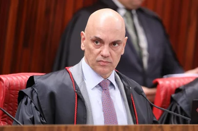 TSE forma maioria para aplicar nova inelegibilidade ao ex-presidente Jair Bolsonaro<!-- NICAID(15585136) -->
