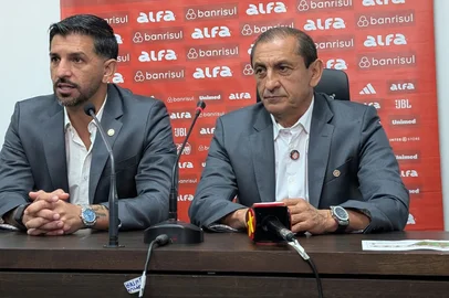 Emiliano (E) e Ramón (D) Díaz, treinadores do Inter
