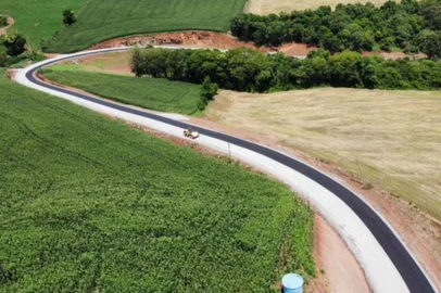 Pavimentação do acesso asfáltico a Montauri, na Serra, entra em fase final após 35 de espera<!-- NICAID(15356501) -->