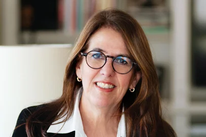 Martha Medeiros<!-- NICAID(16070026) -->