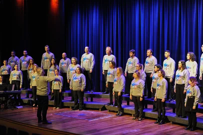 O Coro da Universidade de Caxias do Sul completa em julho seu 57º aniversário. Para essa celebração, o Coro retorna com seu segundo concerto anual _ UCS APRESENTA CORUCS.No repertório deste ano, músicas do folclore e obras de compositores italianos, como Claudio Monteverdi e Giuseppe Verdi, comemorando os 150 anos da colonização italiana.<!-- NICAID(16073334) -->