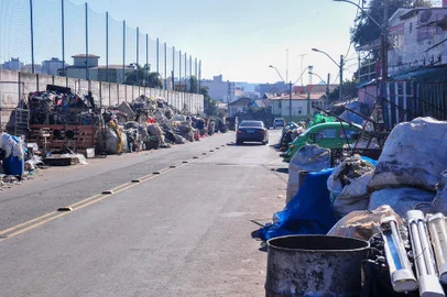 CAXIAS DO SUL, RS, BRASIL, 06/06/2023. Recicladores da Rua Cristóforo Randon (Neimar De Cesero/Agência RBS)Indexador: NEIMAR DE CESERO<!-- NICAID(15448593) -->