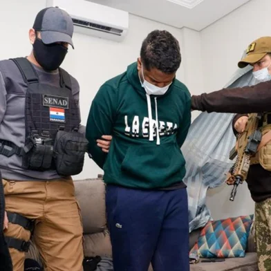 Líder de organização criminosa do RS é preso no Paraguai. Pedro Juan Caballero, Paraguai - Leonardo Silva de Souza, o Nego Leo, 25 anos, é braço direito de Nego Jackson, chefe do grupo Anti-Bala, que tem origem na Vila Jardim, em Porto Alegre, foi preso no Paraguai.Foto: Senad Paraguay/Divulgação<!-- NICAID(14860310) -->