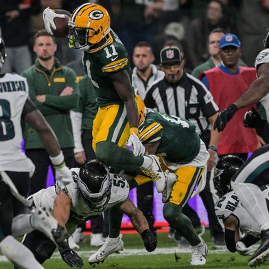 Green Bay Packers Devonte Wyatt vies for the ball during the NFL American football match Philadelphia Eagles vs Green Bay Packers, at Neo Quimica Arena in Sao Paulo, Brazil, on September 6, 2024. (Photo by Nelson ALMEIDA / AFP)Editoria: SPOLocal: Sao PauloIndexador: NELSON ALMEIDASecao: American footballFonte: AFPFotógrafo: STF<!-- NICAID(15860484) -->
