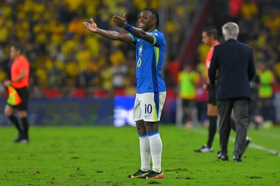 Brazil's forward #10 Vinicius Jr gestures during the 2026 FIFA World Cup South American qualifiers football match between Ecuador and Brazil at the Monumental Banco Pichincha stadium in Guayaquil, province of Guayas, Ecuador on June 5, 2025. (Photo by Rodrigo BUENDIA / AFP)Editoria: SPOLocal: GuayaquilIndexador: RODRIGO BUENDIASecao: soccerFonte: AFPFotógrafo: STF<!-- NICAID(16053721) -->